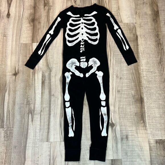 Old Navy glow in the dark skeleton onesie size small/6 - Picture 1 of 4